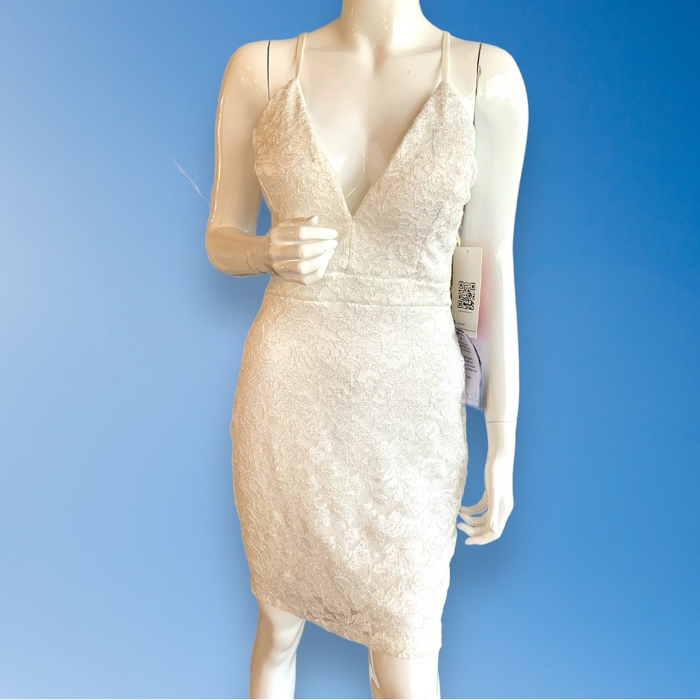 EMERALD SUNDAE WHITE LACE BACK BODYCON PARTY DRESS. JUNIOR’S SIZE LARGE